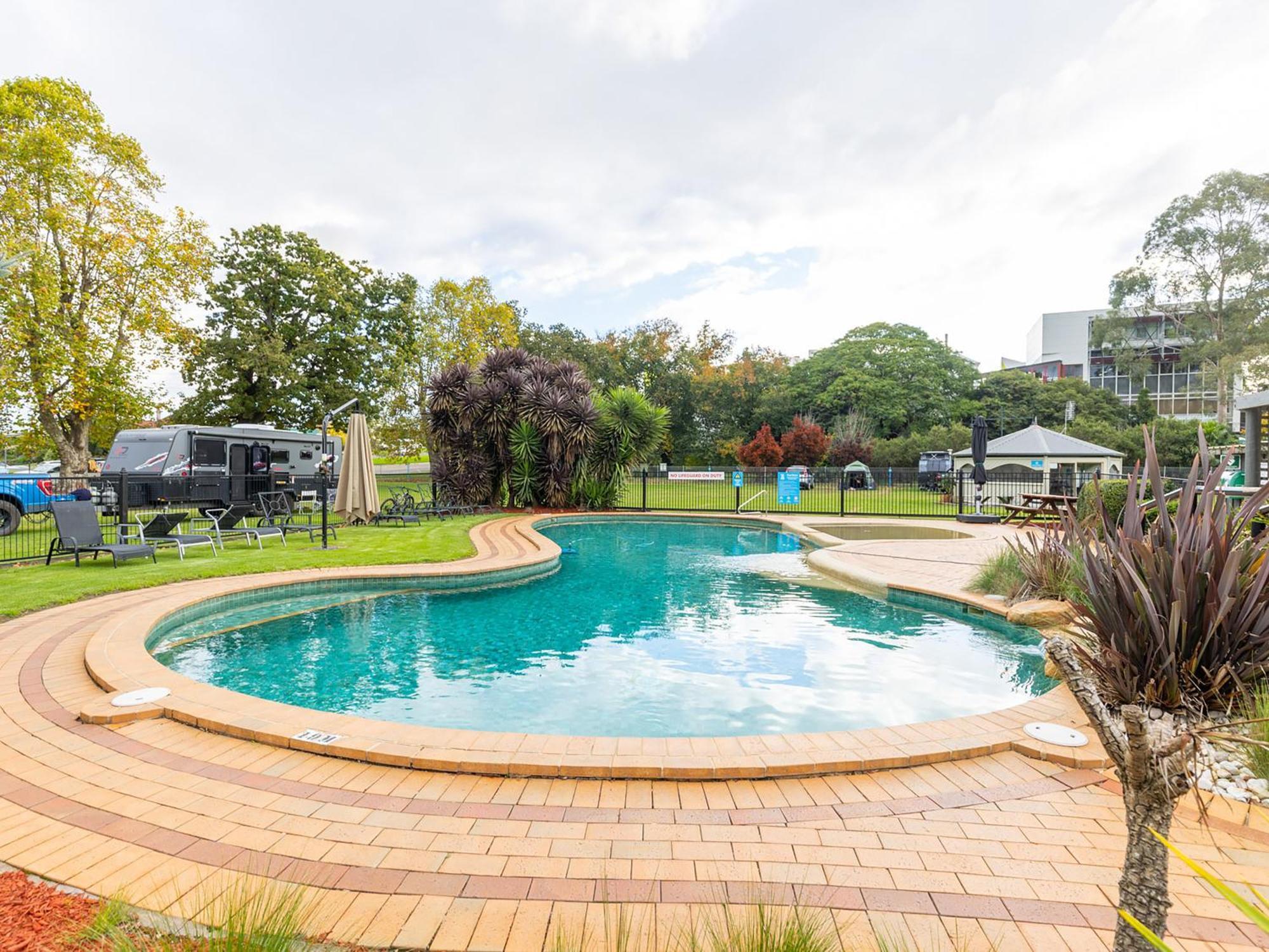 Nrma Bairnsdale Riverside Holiday Park Экстерьер фото