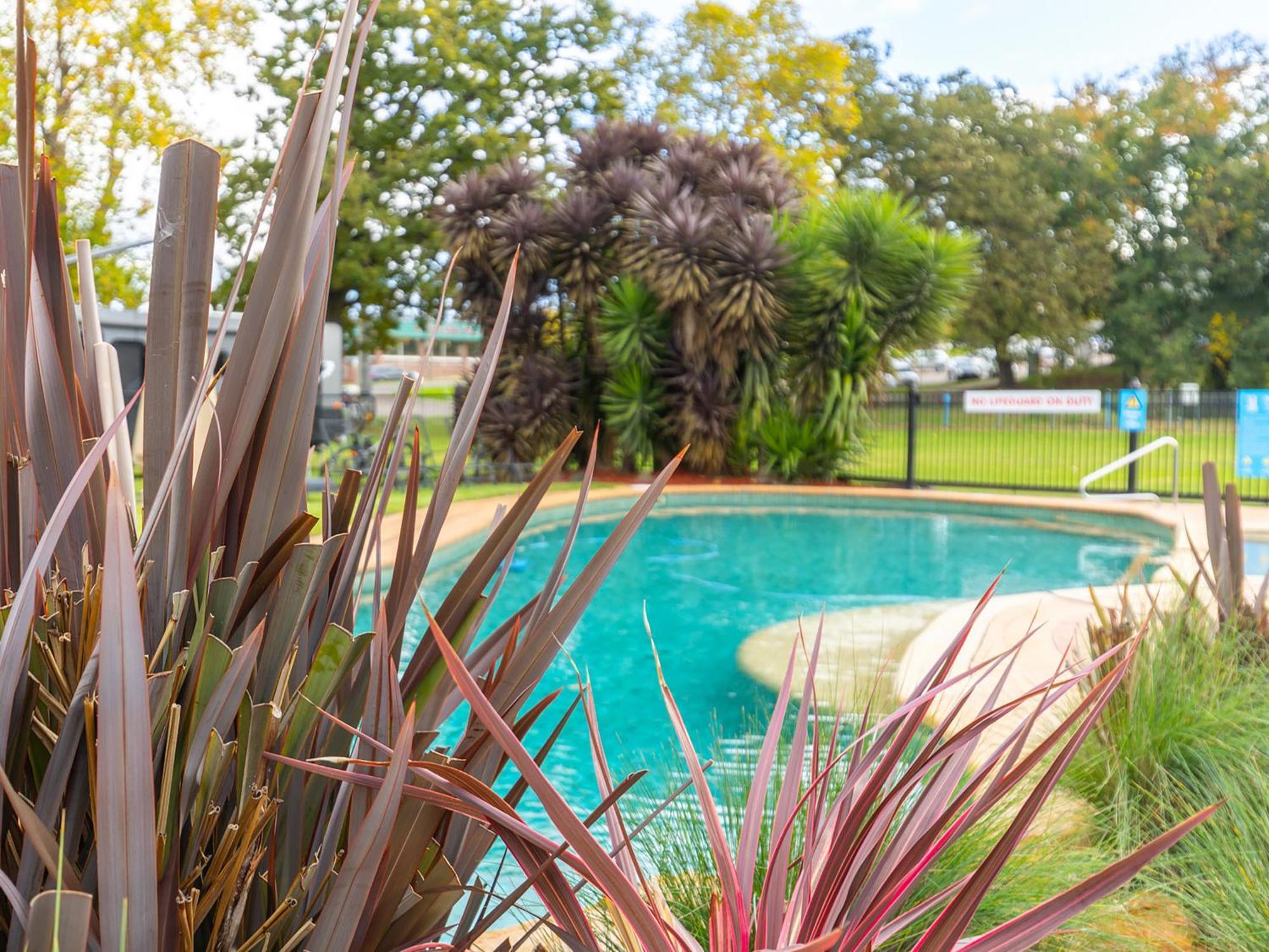 Nrma Bairnsdale Riverside Holiday Park Экстерьер фото