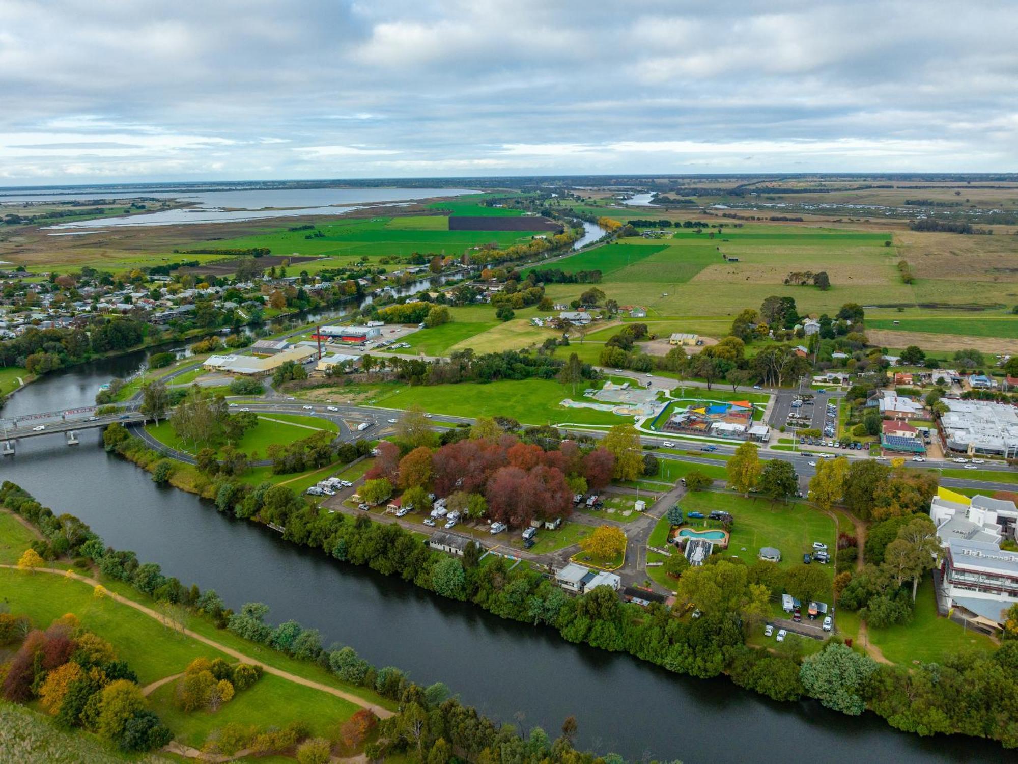 Nrma Bairnsdale Riverside Holiday Park Экстерьер фото
