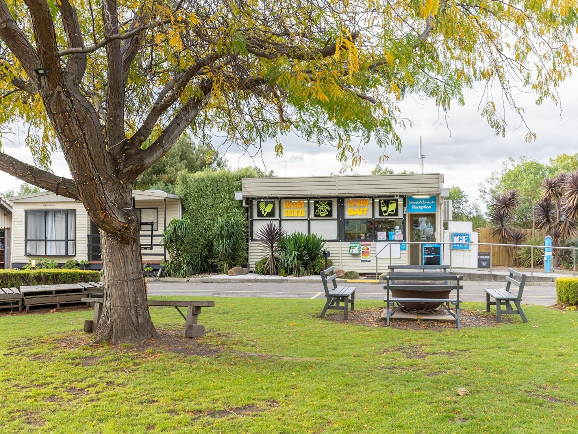 Nrma Bairnsdale Riverside Holiday Park Экстерьер фото