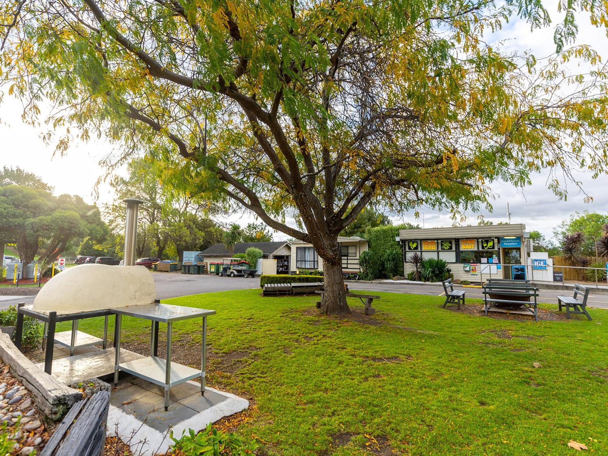 Nrma Bairnsdale Riverside Holiday Park Экстерьер фото