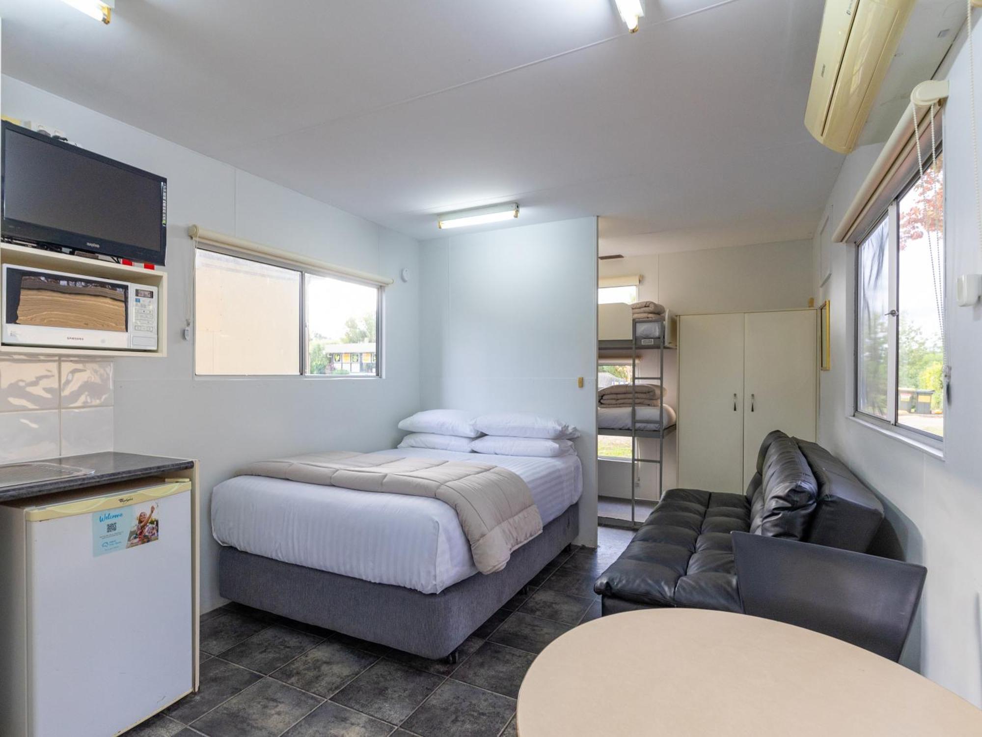 Nrma Bairnsdale Riverside Holiday Park Номер фото