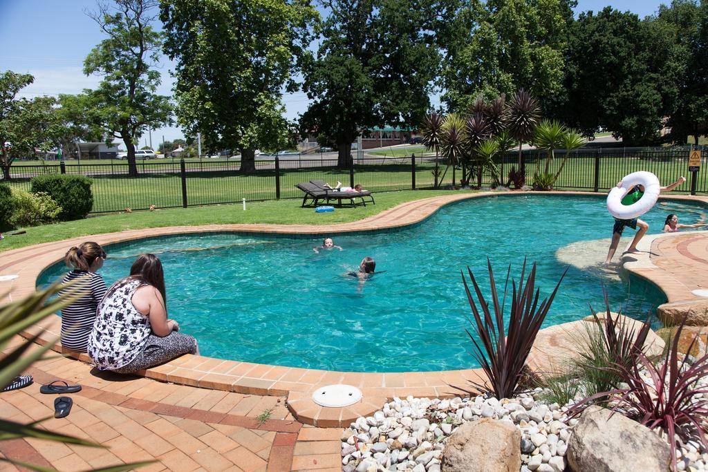 Nrma Bairnsdale Riverside Holiday Park Экстерьер фото